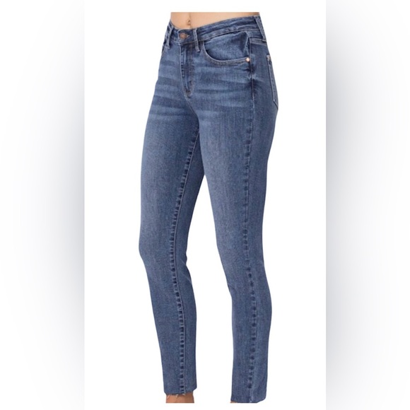 NWT! Judy Blue High Waist Relaxed Fit Skinny Jean. Size 15/32. - Picture 2 of 14